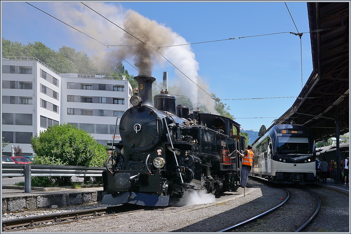 Blonay-Chamby Schweizer Dampffestival 2019: für den von Vallorbe kommenden Dampfextrazug fur die Blonay-Chamby Bahn einen entsprechenden Anschlusszug von und nach Vevey; das Bild zeigt die beiden dafür eingesetzten G3/3 N°6 und HG 3/4 ° N* 3 beim Manöver in Vevey. 

8. Juni 2019