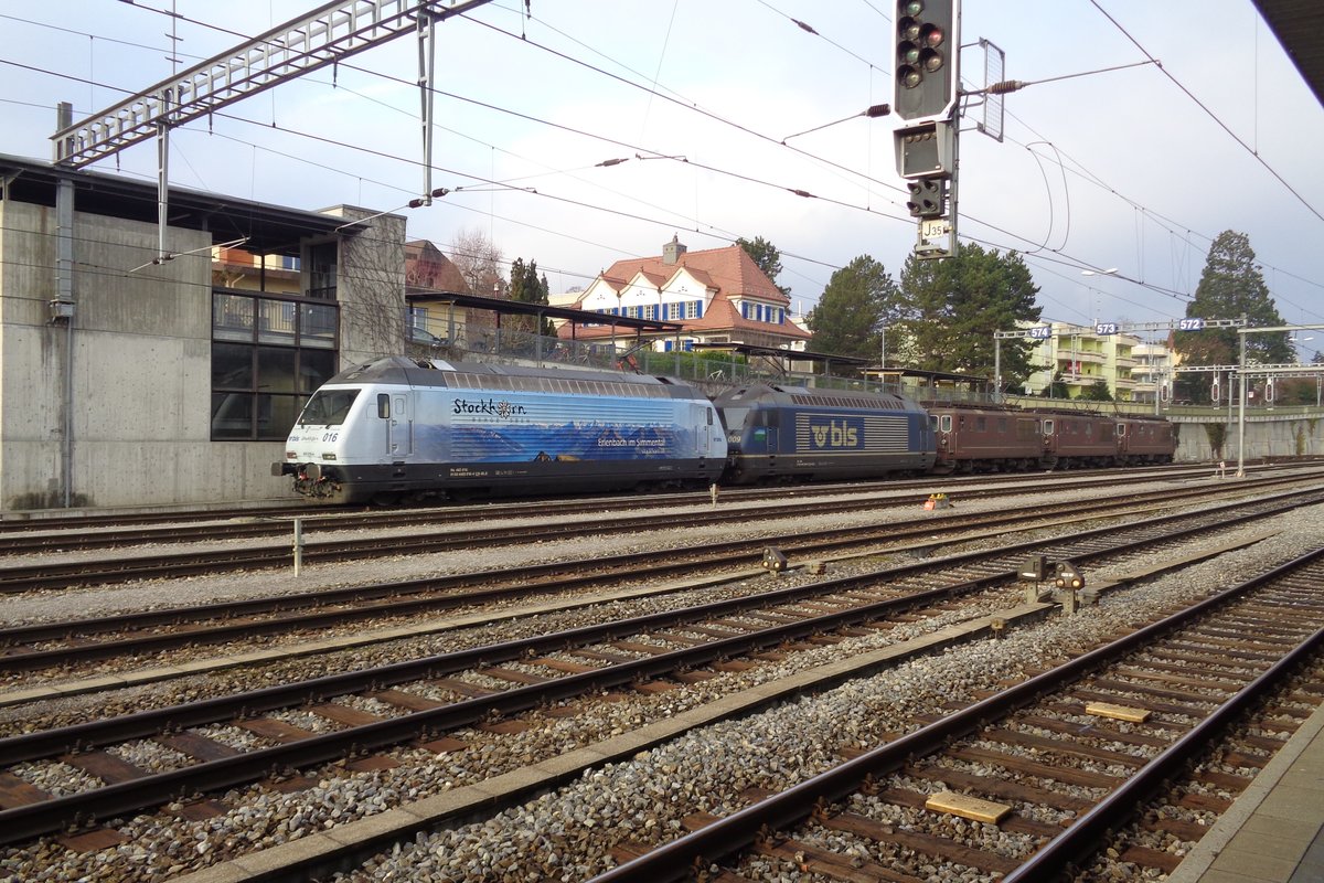 BLS Lokzug mit 465 016 steht am 1 Jänner 2019 in Spiez abgestellt.
