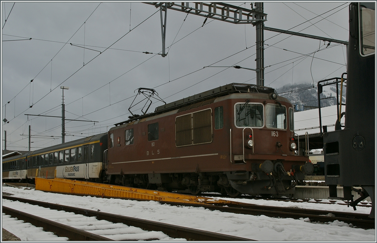 BLS Re 4/4 193  Grenchen  in Zweisimmen.
24. Nov. 2013