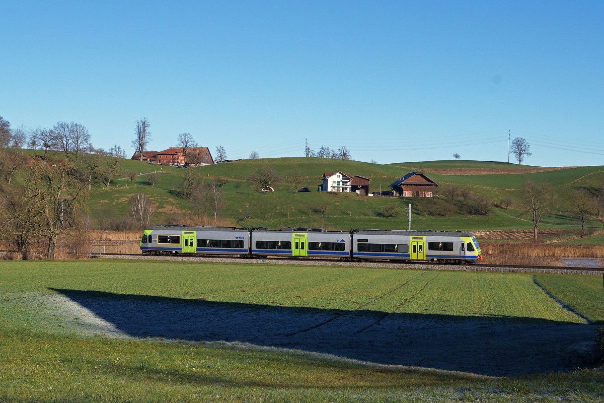 BLS: S 7 Langenthal-Luzern mit RABe 525  NINA  auf der Fahrt bei Menznau.
Foto: Walter Ruetsch