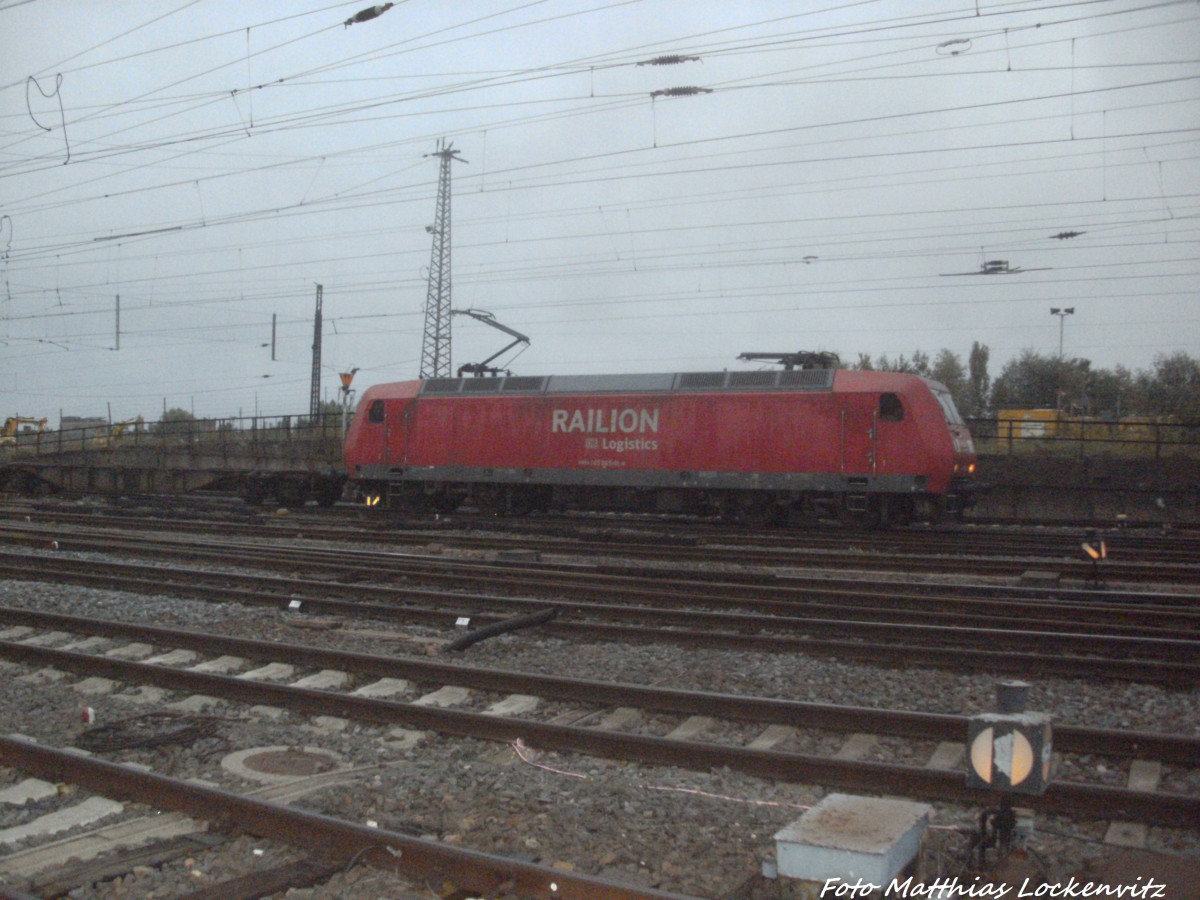 BR 145 mit einem G�terzug in Halle (Saale) Hbf am 14.9.14