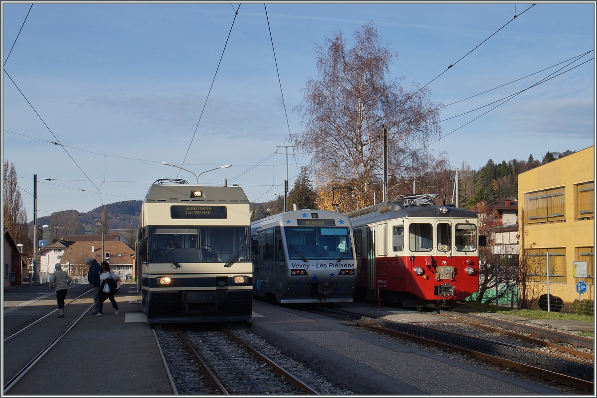CEV GTW 2/6, Train des Etoiles und BDeh 2/4 N° 75 in Blonay. 
11. Dez. 2015