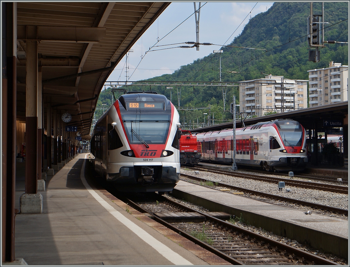 Chiasso - Grenzbahnhof; doch praktisch die meisten durchgehenden Verbindungen zwischen der Lombardei und dem Tessin werden mit Triebzügen abgewickelt , im Fernverkehr mit ETR 610/RABe 503 und im Regionalverkehr mit RABe 521/ETR 524.
22. Juni 2015