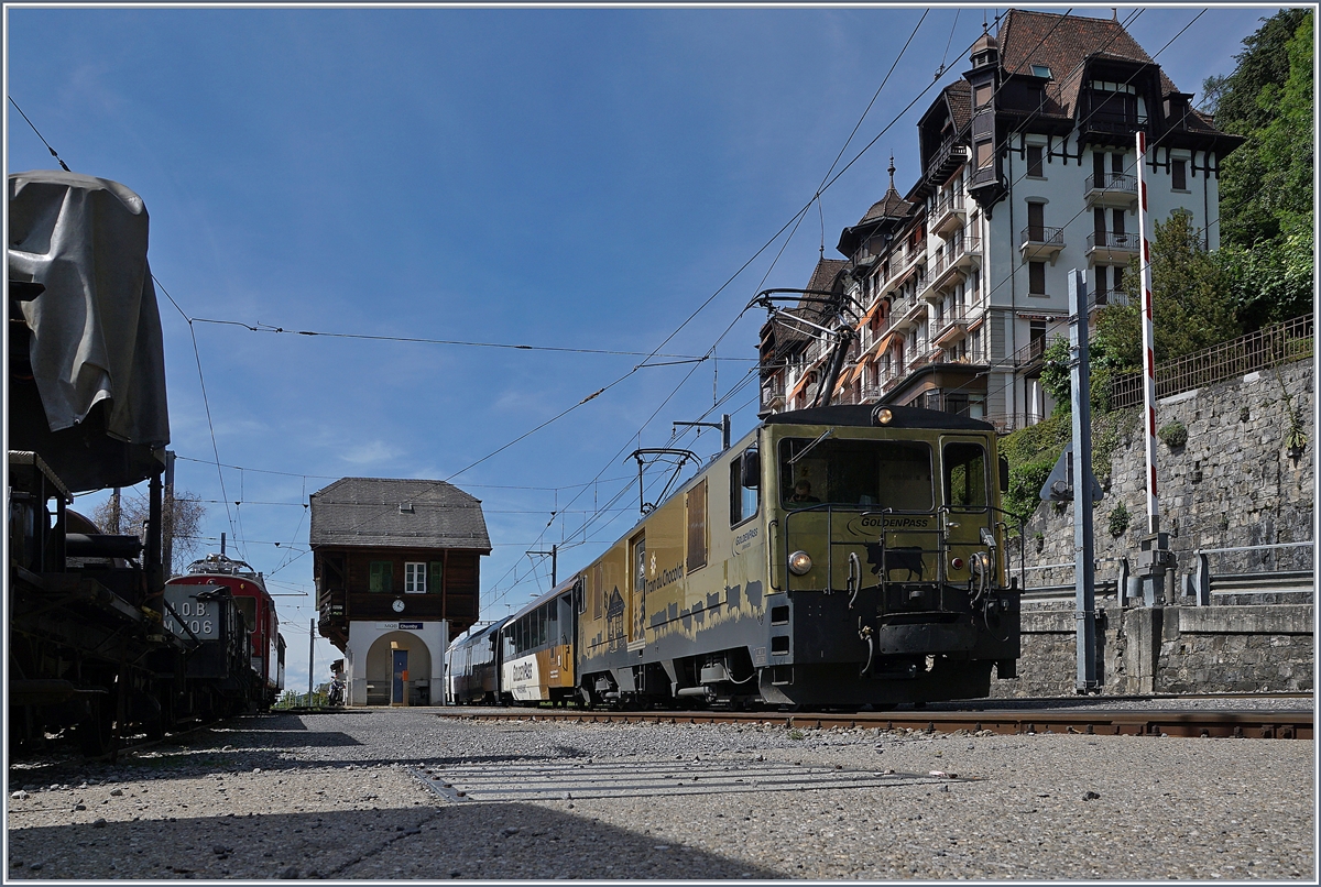 Da die MOB GDe 4/4 bald aus dem Plandienst scheiden noch eine weitere Variante der MOB GDe 4/4 6003 erreicht mit ihrem Golden Pass Panoramic Express in Chamby. 

25. Juli 2020