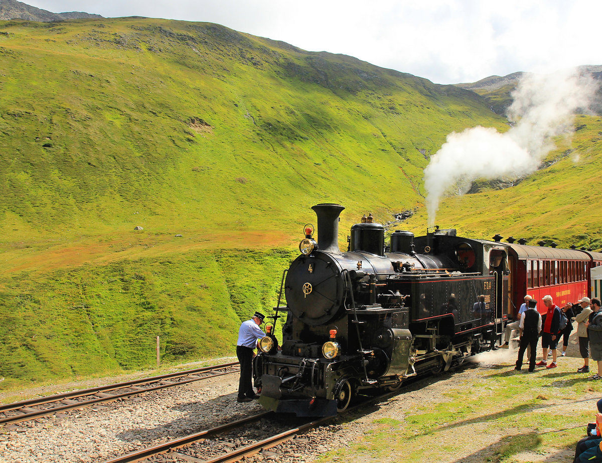 Dampfbahn Furka Bergstrecke: Lok HG 3/4 4 (Baujahr 1913) in der Station Furka, 23.August 2020 