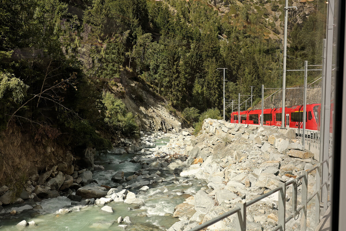 Das Problem der fixen Fenster bei der MGB.  In diesem Abschnitt der Kipfenschlucht kam es 2024 zu furchtbaren Zerstörungen durch Hochwasser. 30.August 2025 