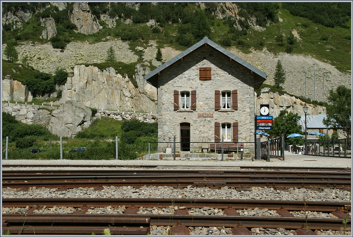 Das schlichte Bahnhofsgebäude von Gletsch.
5. August 2013