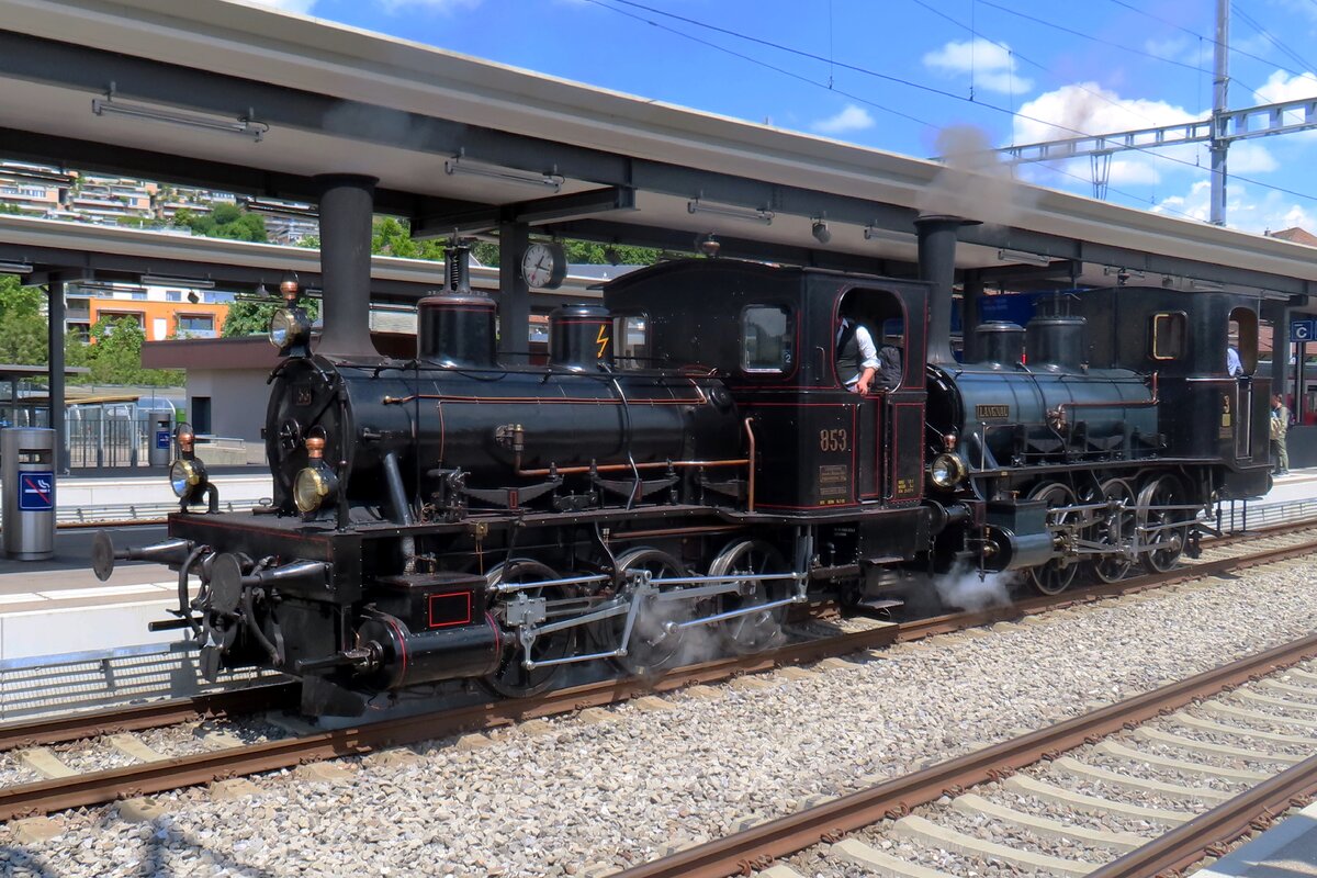 DBB 853 zieht Lok-3 Langnau durch Konolfingen am 18 Mai 2025/.