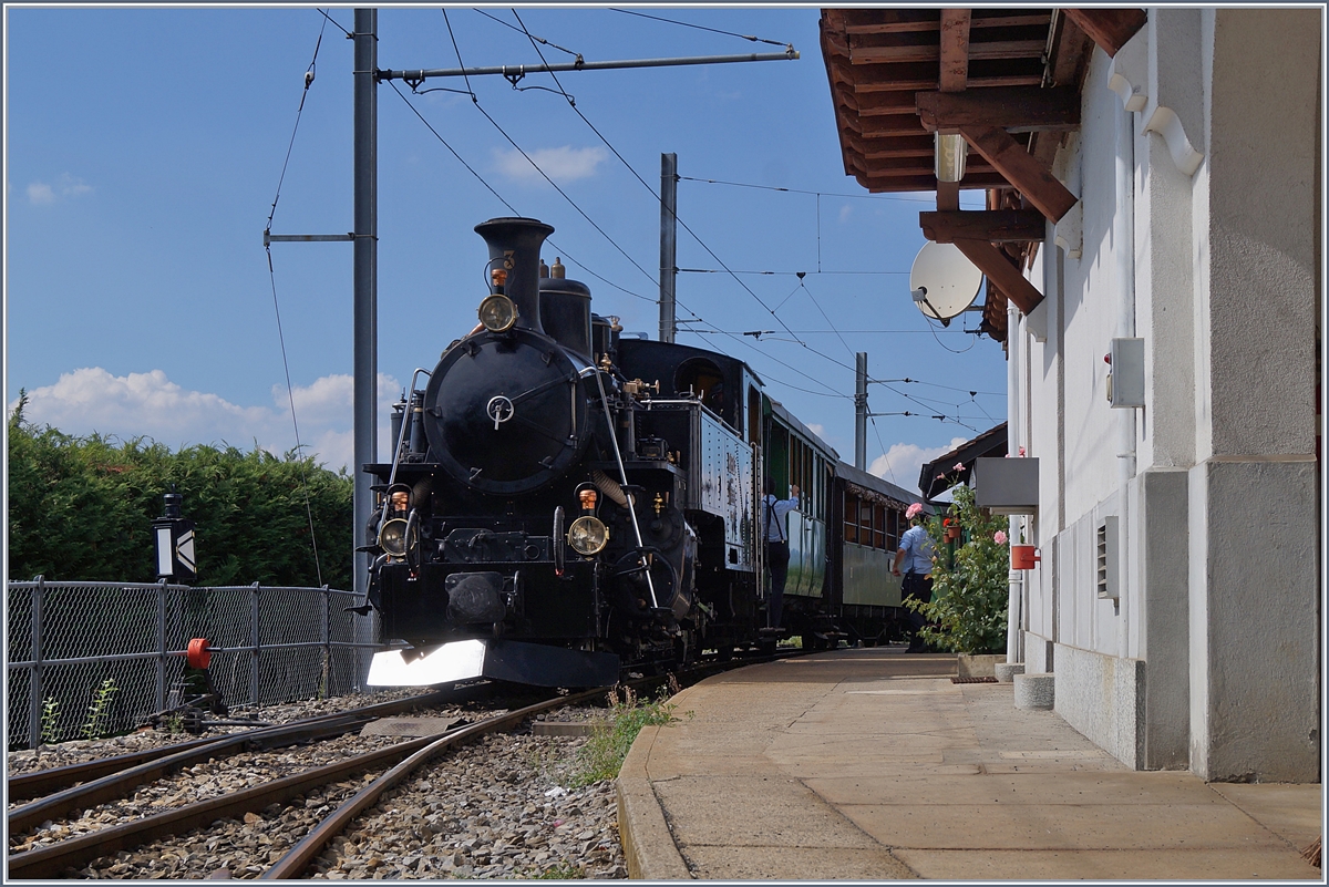 Der Blonay Chamby Bahn Dampfzug mit der BFD HG 3/4 N° 3 ist in Chamby eingetroffen. 
19. August 2018