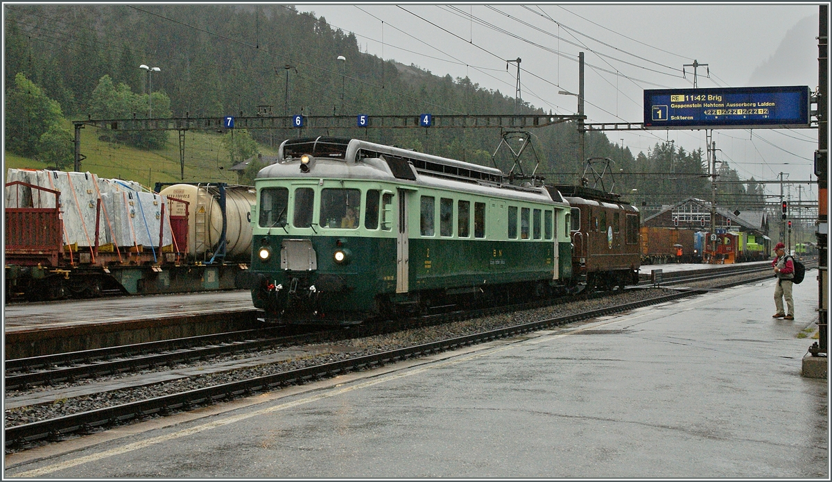 Der BLS Be 4/4 (mit der  Sicherheitslok Re 4/4) bei Nordrampenfest zum hundert jährigen Jubiläum der BLS.
29. Juni 2013