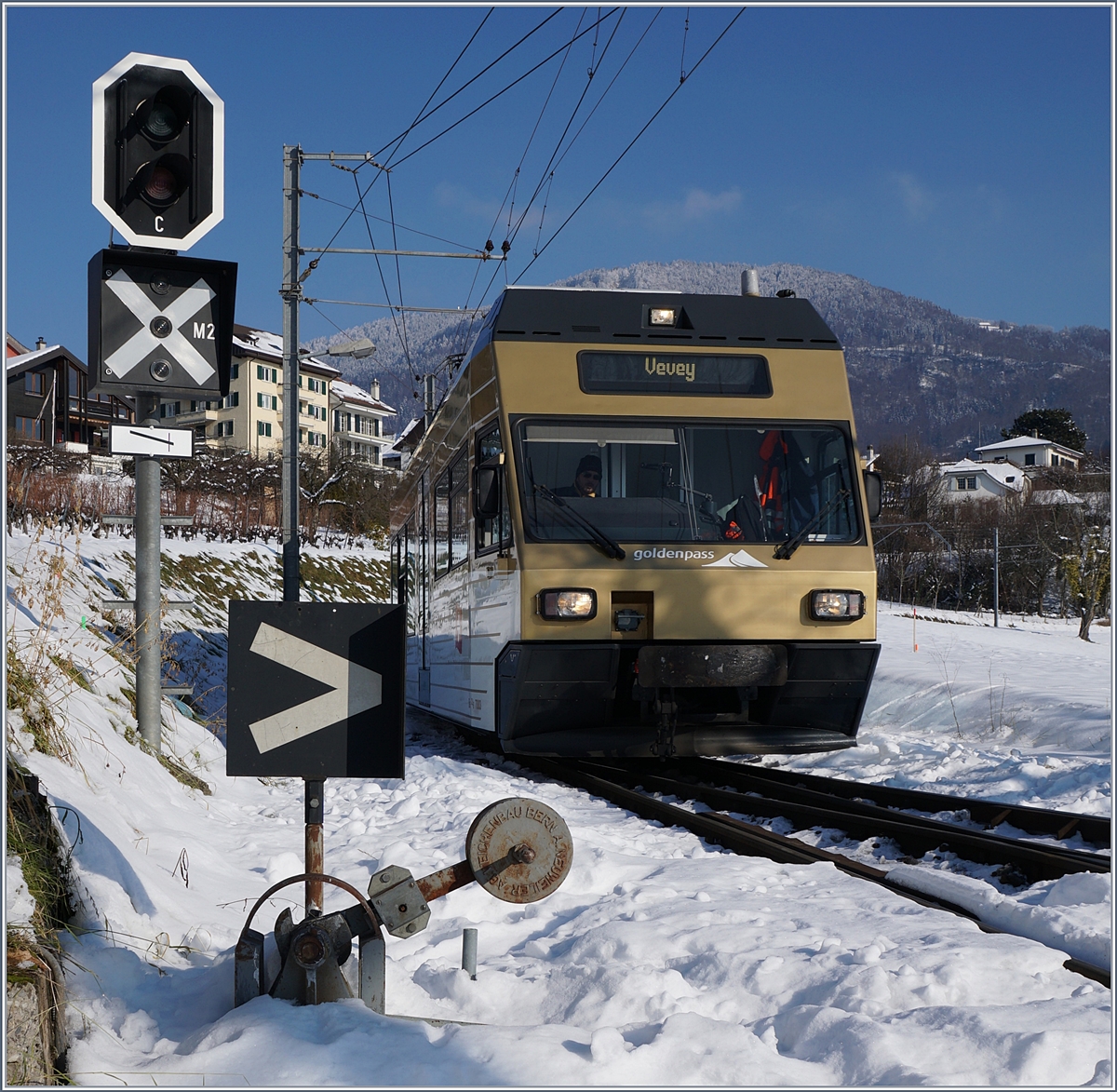 Der CEV MVR GTW Be 2/6  Blonay  erreicht St-Légier Gare.
18. Jan. 2017