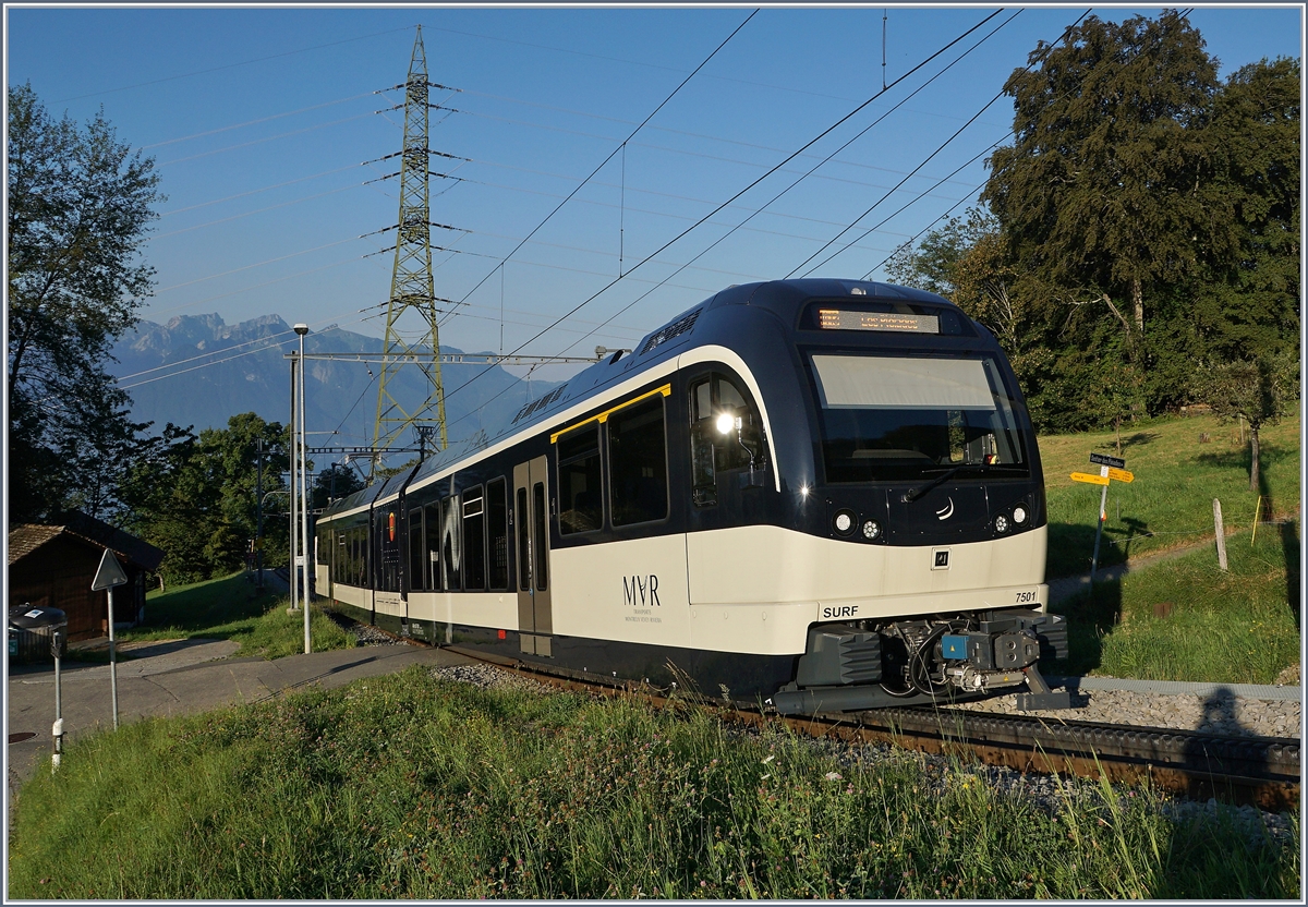 Der CEV MVR SURF ABeh 2/6 7501 als Regionanzug 1413 von Blonay nach Les Pleidades bei der Durchfahrt in Fayaux. 
27. August 2016
