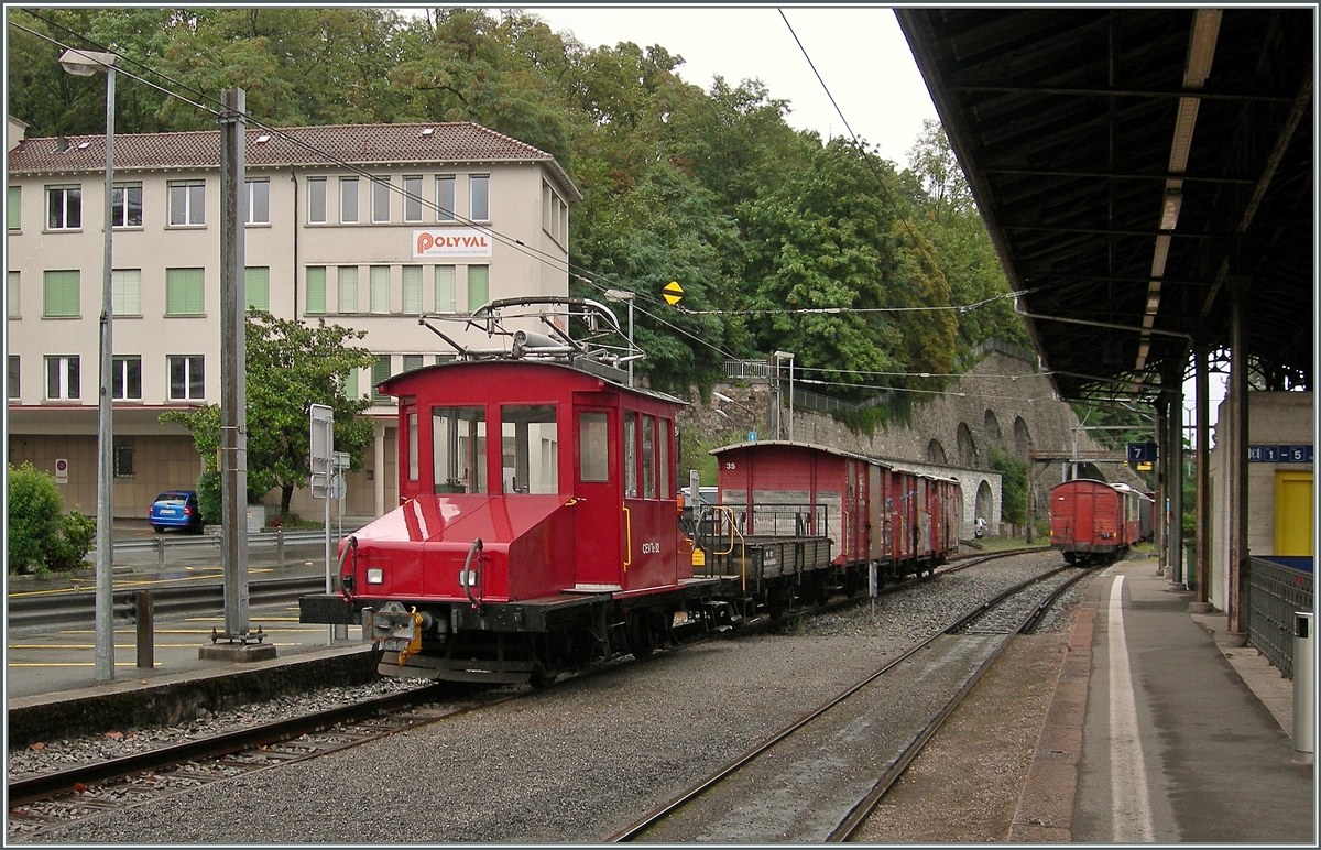Der CEV Te 82 suggeriert mit seinen Güterwagen Kk 501, Gk 36, 35 und 30 leider längst der Vergangenheit angehörenden, regen Güterverkehr bei der CEV.
Vevey, den 15. August 2015