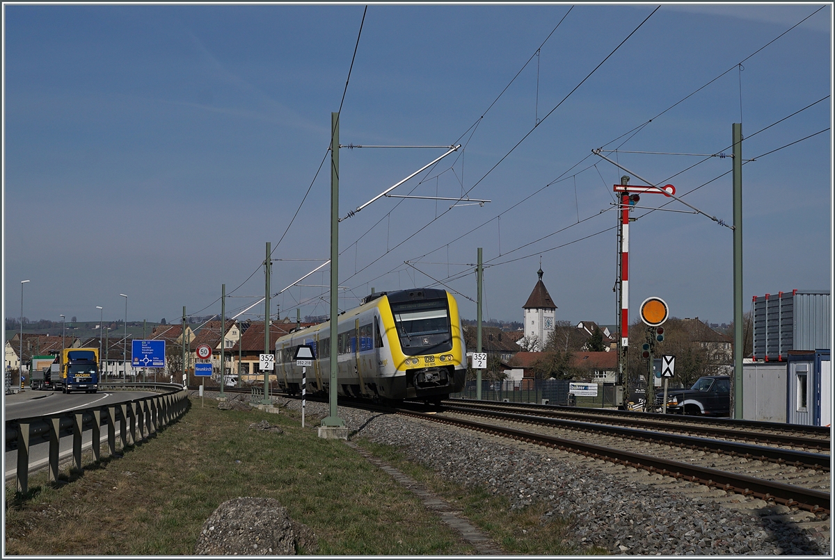 Der DB 612 auf der Fahrt als IRE nach Basel Bad Bf bei Neunkirch. 

25. März 2021