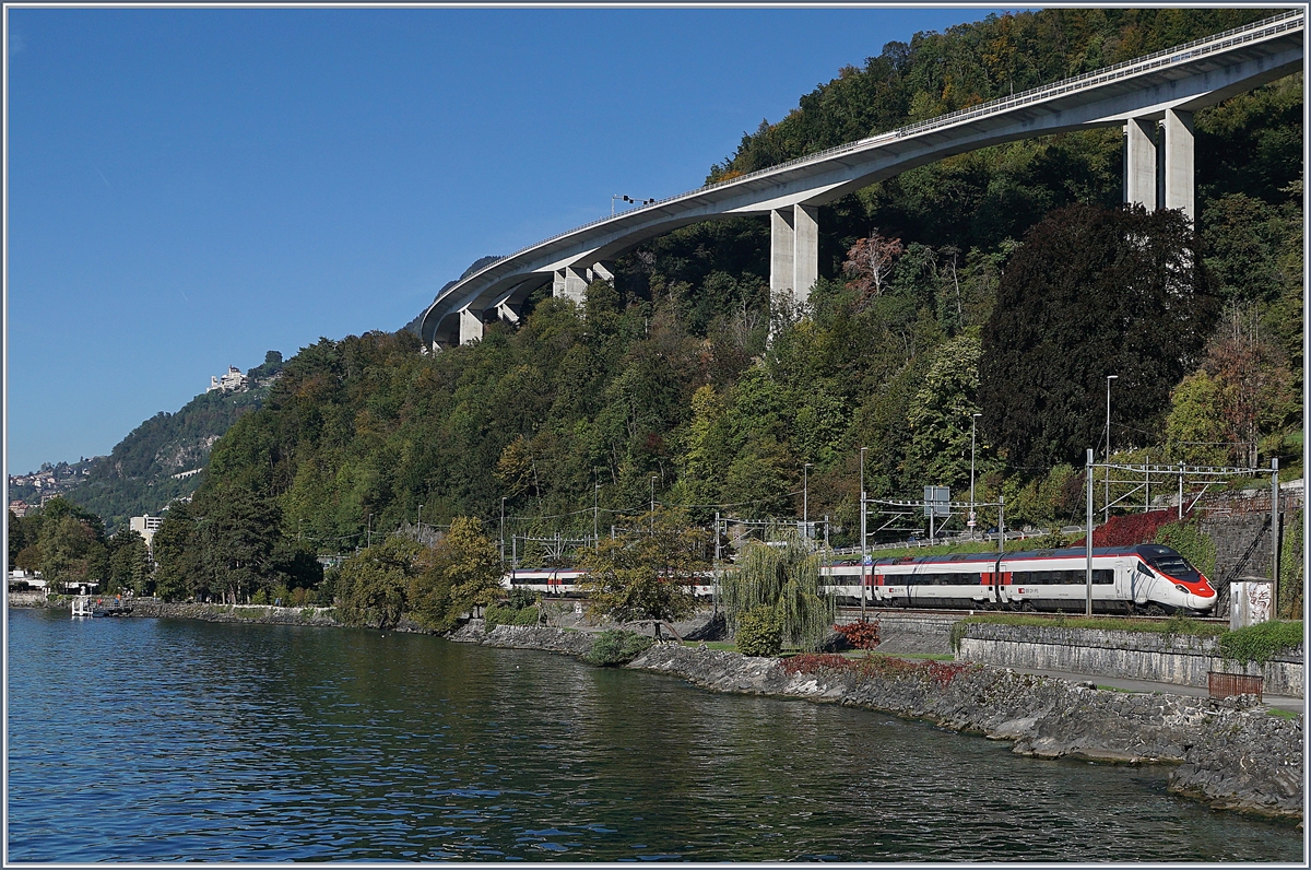 Der EC 39 von Genève nach Milano kurz vor Villeneuve.

11. Okt. 2019