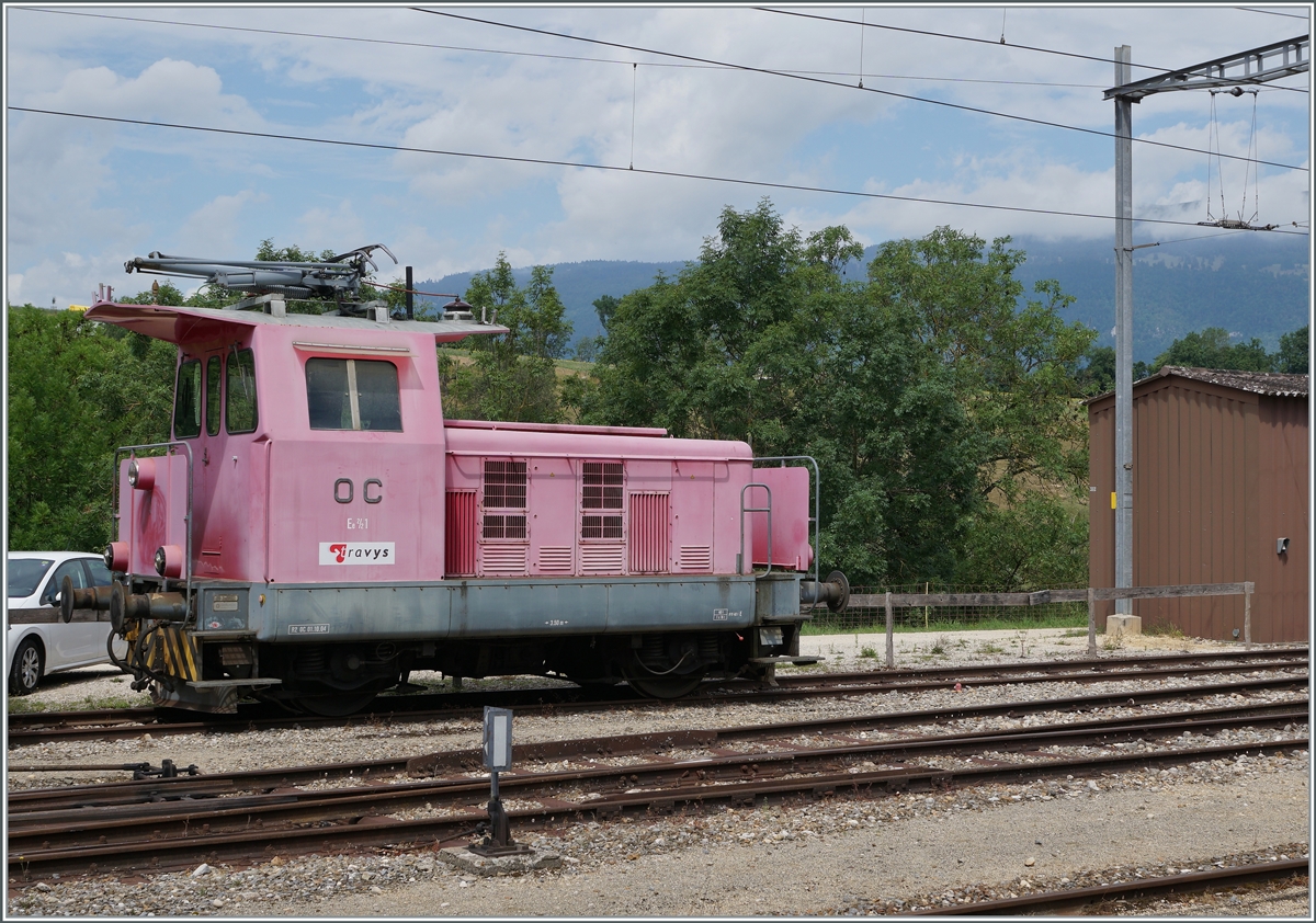 Der etwas bleiche OC TRAVYS Ee 2/2 N° 1 steht in Orbe.

4. Juli 2022