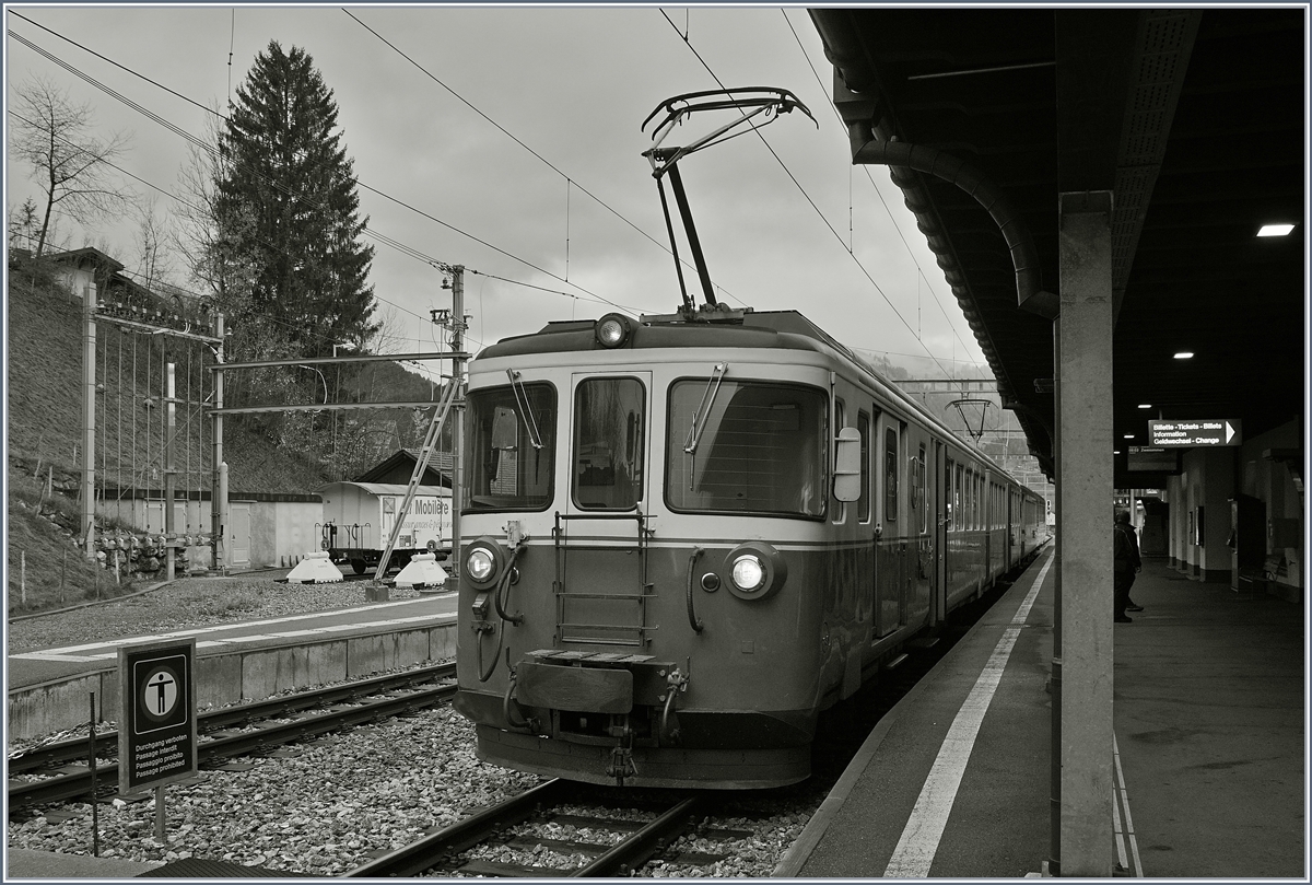 Der MOB ABDE 8/8 4001 SUISSE in Gataad.
30. Okt. 2017