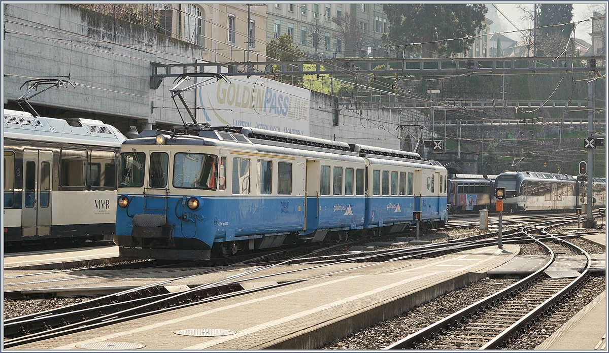 Der MOB ABDe 8/8 4002 VAUD rangiert in Montreux.

28. März 2019