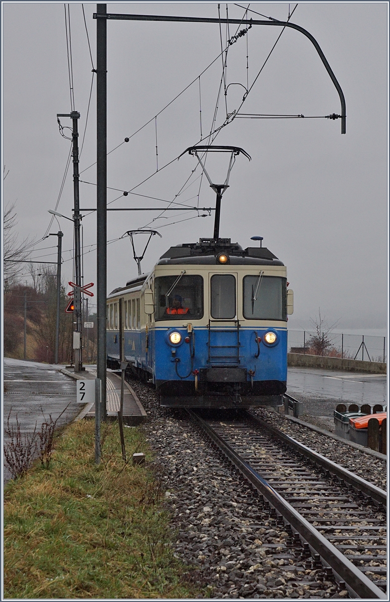 Der MOB ABDe 8/8 4003 als Regionalzug 2330 von Montreux nach Chernex beim Halt in Planchamp.
18. Jan. 2018 