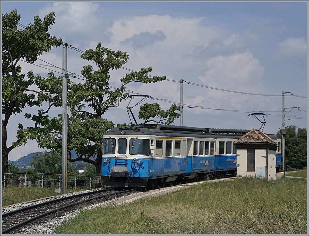 Der MOB ABDe 8/8 4004  Friborg  in Châtelard VD.
8. August 2018