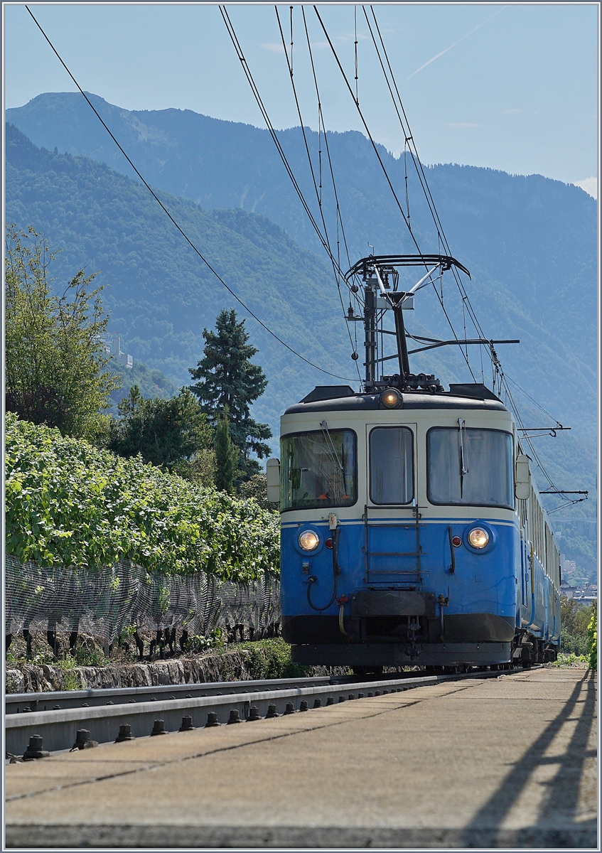 Der MOB ABDe 8/8  Fribourg  auf seiner Fahrt Richtung Chernex kurz vor Chatelard VD. 22. August 2018
