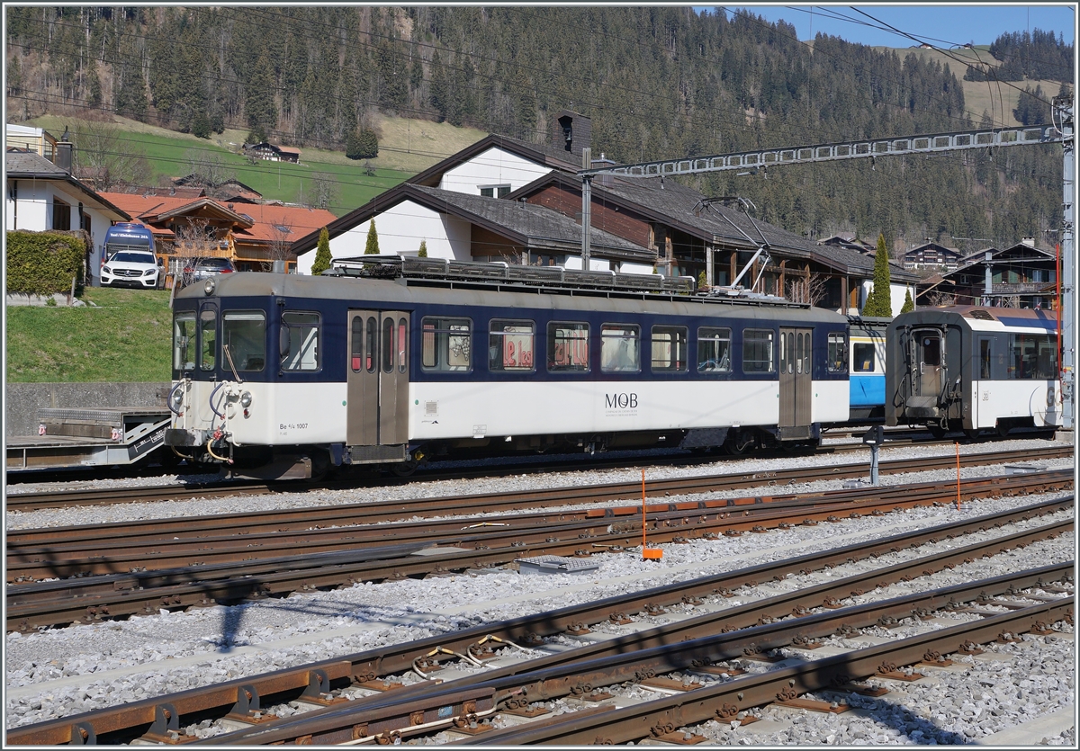 Der MOB Be 4/4 1007  Bipperlisi  rangiert in Zweisimmen.

14. April 2021