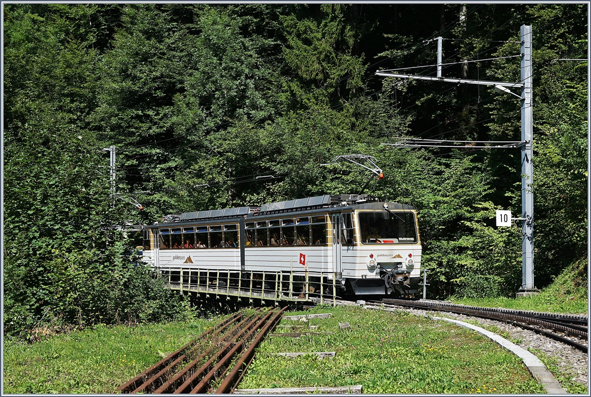 Der von der MOB nachgebaute Beh 4/8 305 bei Les Tremblex.
14. Aug. 2017