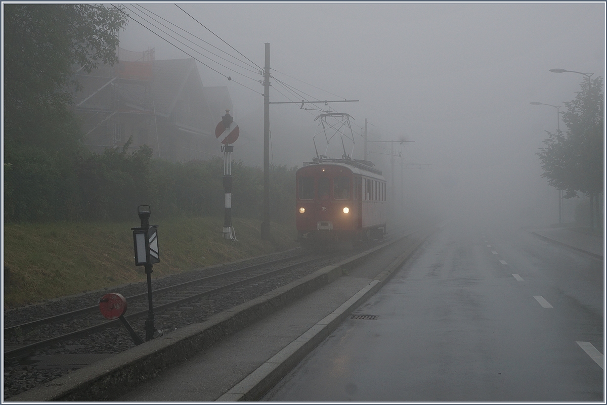Der RhB Bernina Bahn ABe 4/4 35 erreicht Blonay.
9. Juni 2019