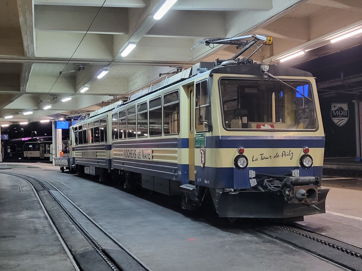 Der Rochers de Naye Bhe 4/8 304 steht als CC37 zur Fahrt nach Les Hauts de Caux bereit.
17. August 2024