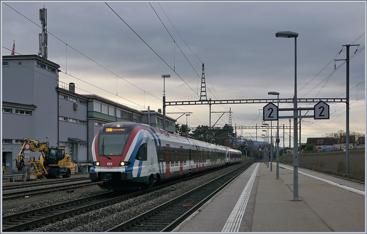 Der SBB LEX RABe 522 219 und ein weiter erreicht als SL2 Coppet, wo der Zug zur Rückfahrt nach Evain wendet (aber SNCF Streikbedingt nur bis Annemasse fährt.)


15. Dez. 2019