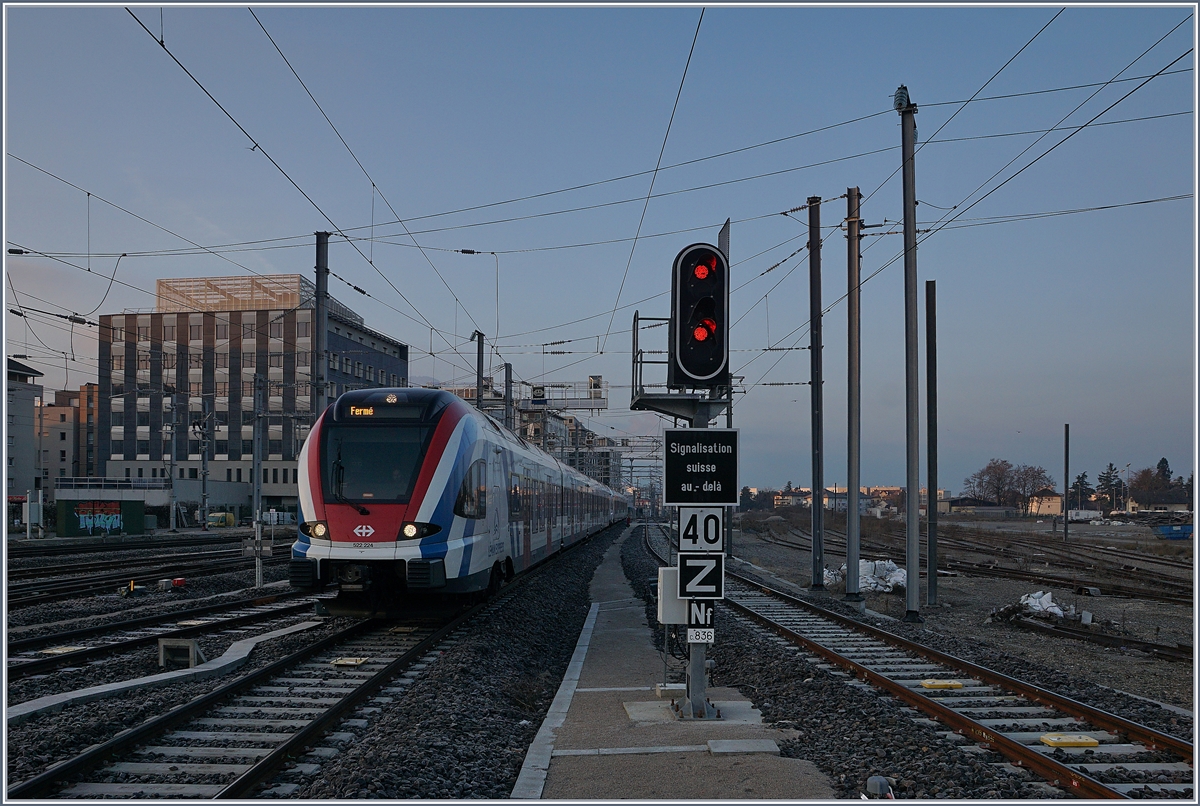 Der SBB LEX RABe 522 224 erreicht das franz�siche Annemasse. 

21. Jan. 2020