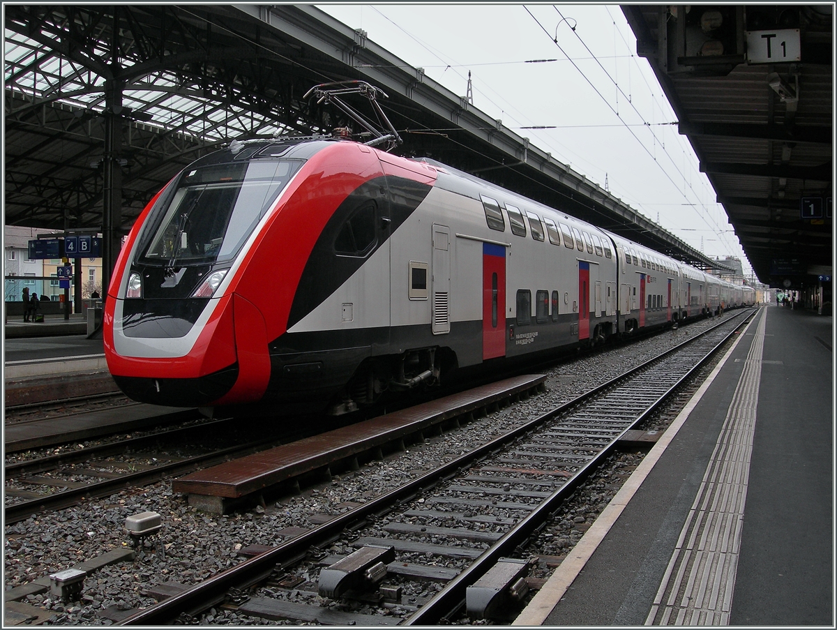 Der SBB RABe 502 (UIC 94 85 0502 203-8 CH-SBB) Twindexx in Lausanne.
24. Feb. 2016