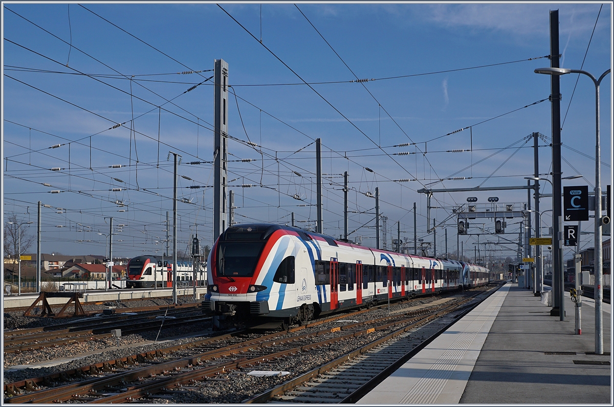 Der SBB RABe 522 232 berlässt Annemsse. 

21. Jan. 2020
