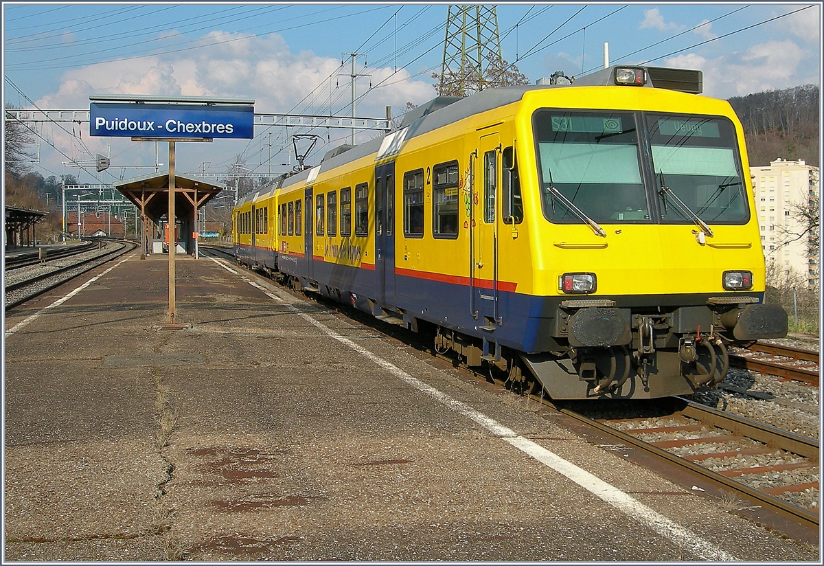 Der SBB RABe 560 mit Bt als  Train des Vignes  in Puidoux-Chexbres.
28. März 2007