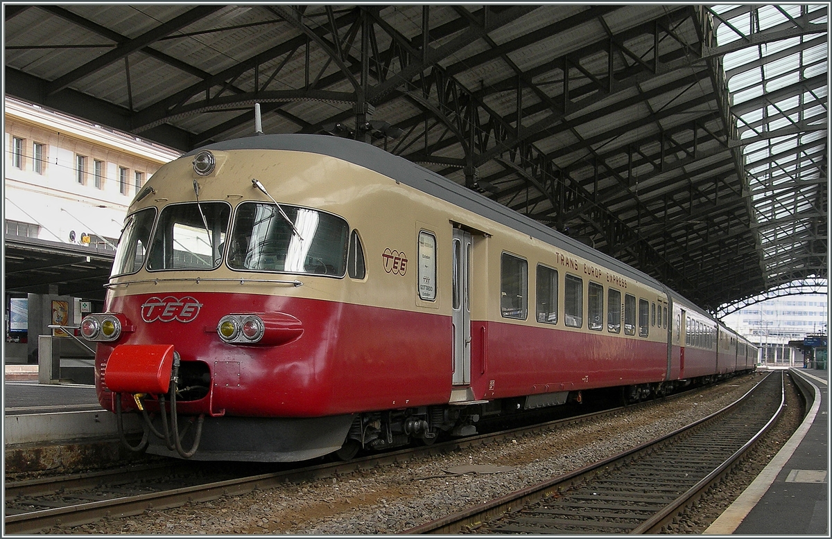 Der SBB TEE RAe auf einer Sonderfahrt in Lausanne weckt Erinnerungen an den TEE  Cisalpino  Milano - Lausanne - Paris...
30. April 2013
