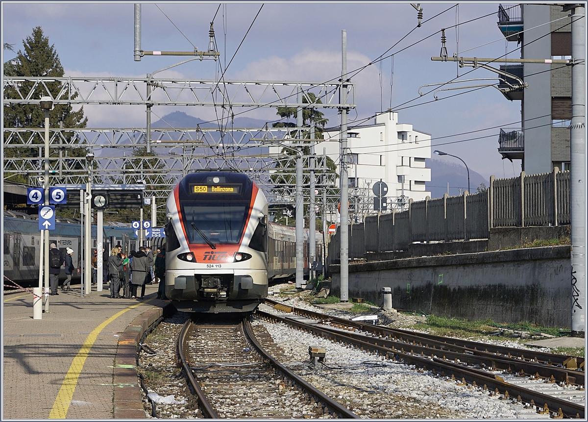 Der SBB TILO FLIRT RABe 524 113 wartet in Varese auf die Rückfahrt als S50 nach Bellinzona.
16. Jan. 2018