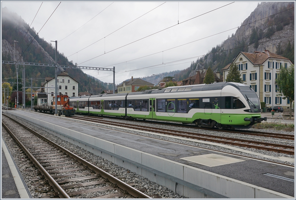 Der TransN Flirt 527 333 wartet in Fleurier auf seinen nächsten Einsatz. 

29. Ok.t 2019