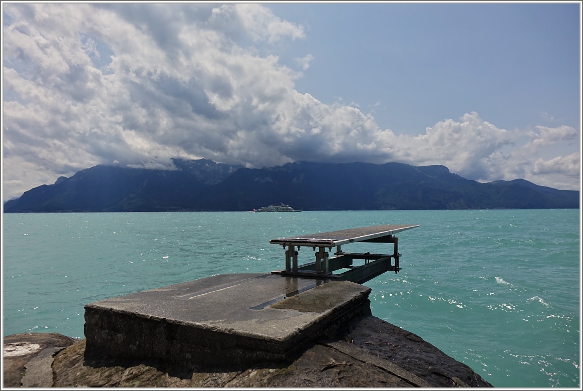 Der vom Wind aufgewühlte See lockte an diesem Tag mehr Ausfluggäste auf das Schiff als ins Wasser.
(08.07.2015)