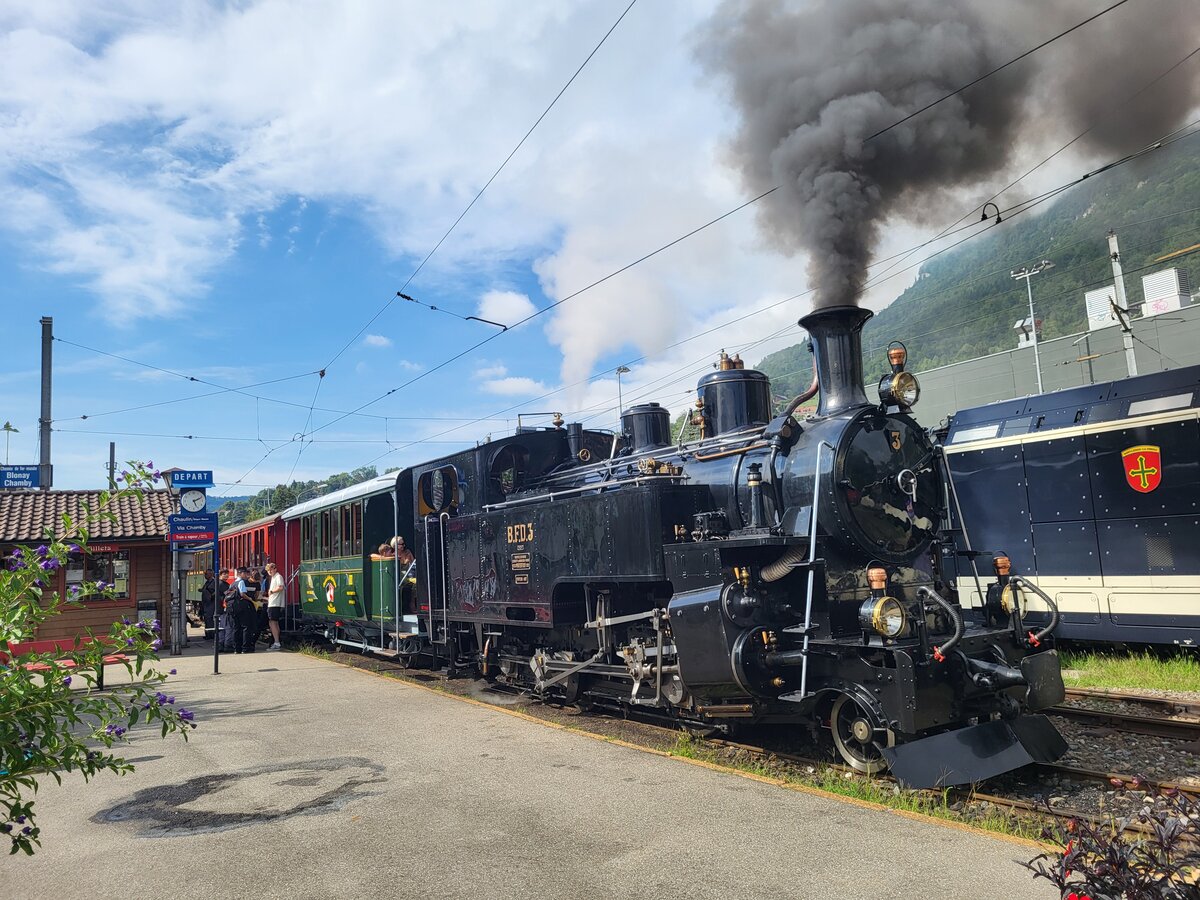 Die BFD HG 3/4 No 3 wartet in Blonay auf die Abfahrt nach Chaulin. 

19. Juli 2025e