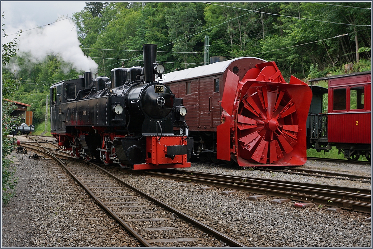 Die Blonay-Chamby G 2x 2/2 105 macht sich in Chaulin für die nachmittäglichen Dampfzüge bereit.

13. Juni 2020