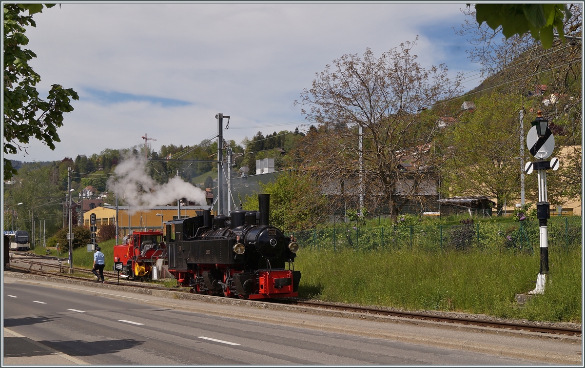 Die Blonay-Chamby G 2x 2/2 105 rangiert in Blonay. 

09. Mai 2021