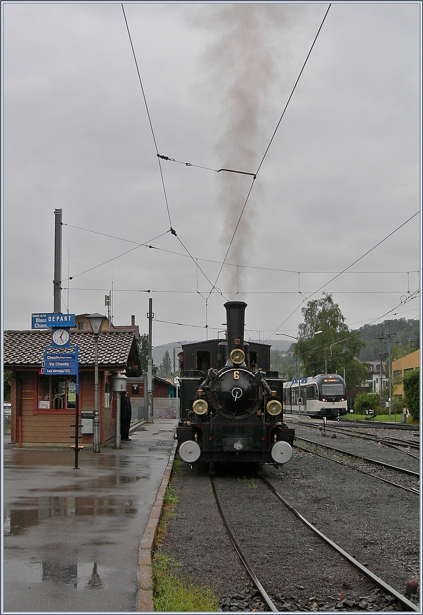 Die Blonay-Chamby G 3/3 N° 6 raucht in Blonay kurz vor ihrer Abfahrt nochmals so richtig toll. 

28. Juli 2019