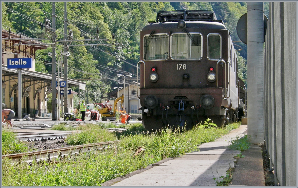 Die BLS Re 4/4 178  Schwarzenburg  in Iselle.

19. August 2020