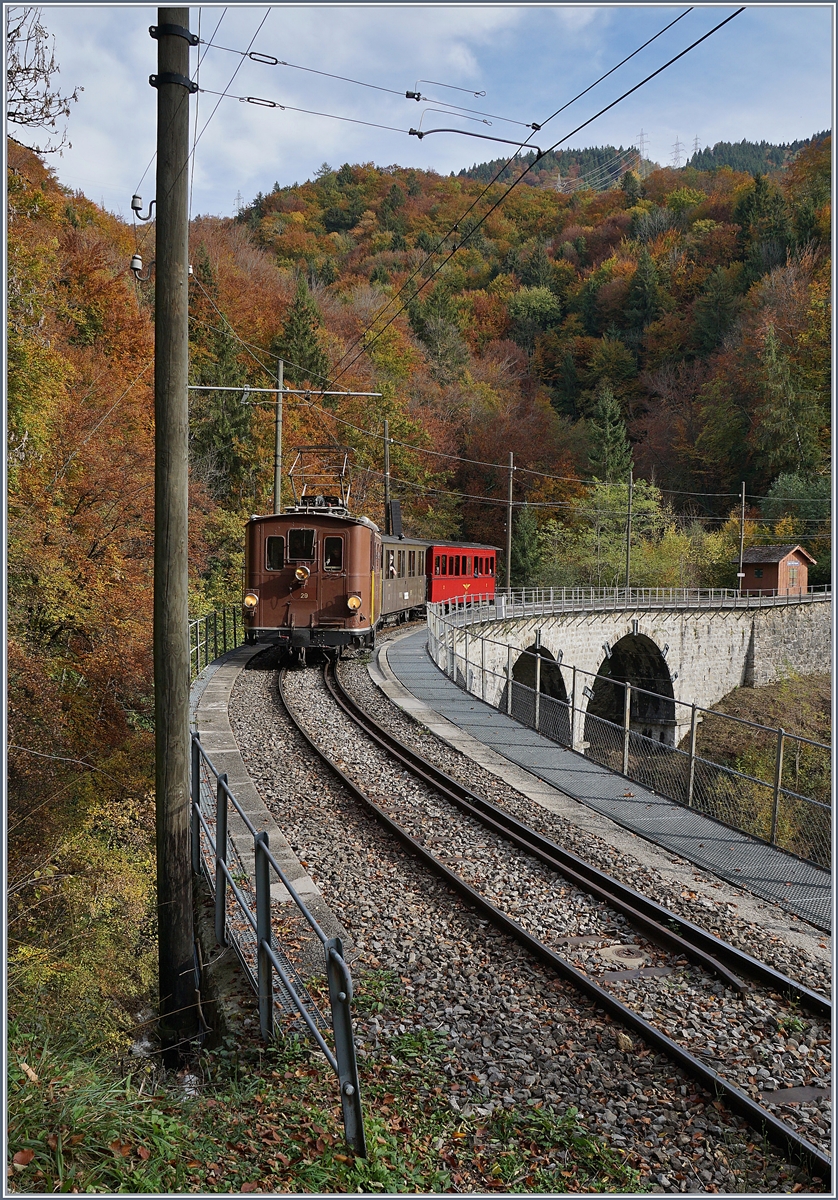 Die BOB HGe 3/3 29 hat bei der Blonay Chamby Bahn eine neue Heimat gefunden, und kommt hie und da zum Einsatz, wie z.b. hier, am 27. Okt. 2019 zum Abschluss der Saiseon 2019, hier zu sehen auf dem Baie de Clarens Viadukt.

27.10.2019