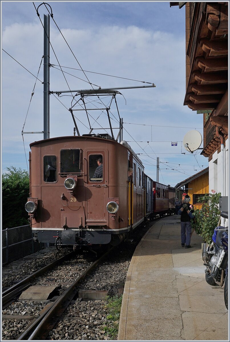 Die BOB HGe 3/3 29 der Blonay-Chamby Bahn ist in Chamby angekommem und wird in Kürze nahc Chaulin fahren. 

27. Okt. 2029  