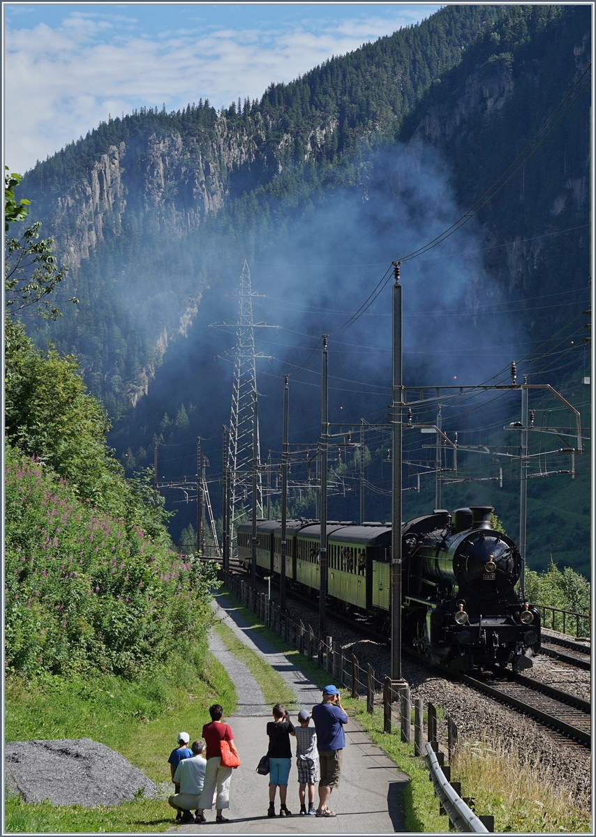 Die C 5/6 2678  Elefant  erreicht Göschenen.
28. Juli 2016