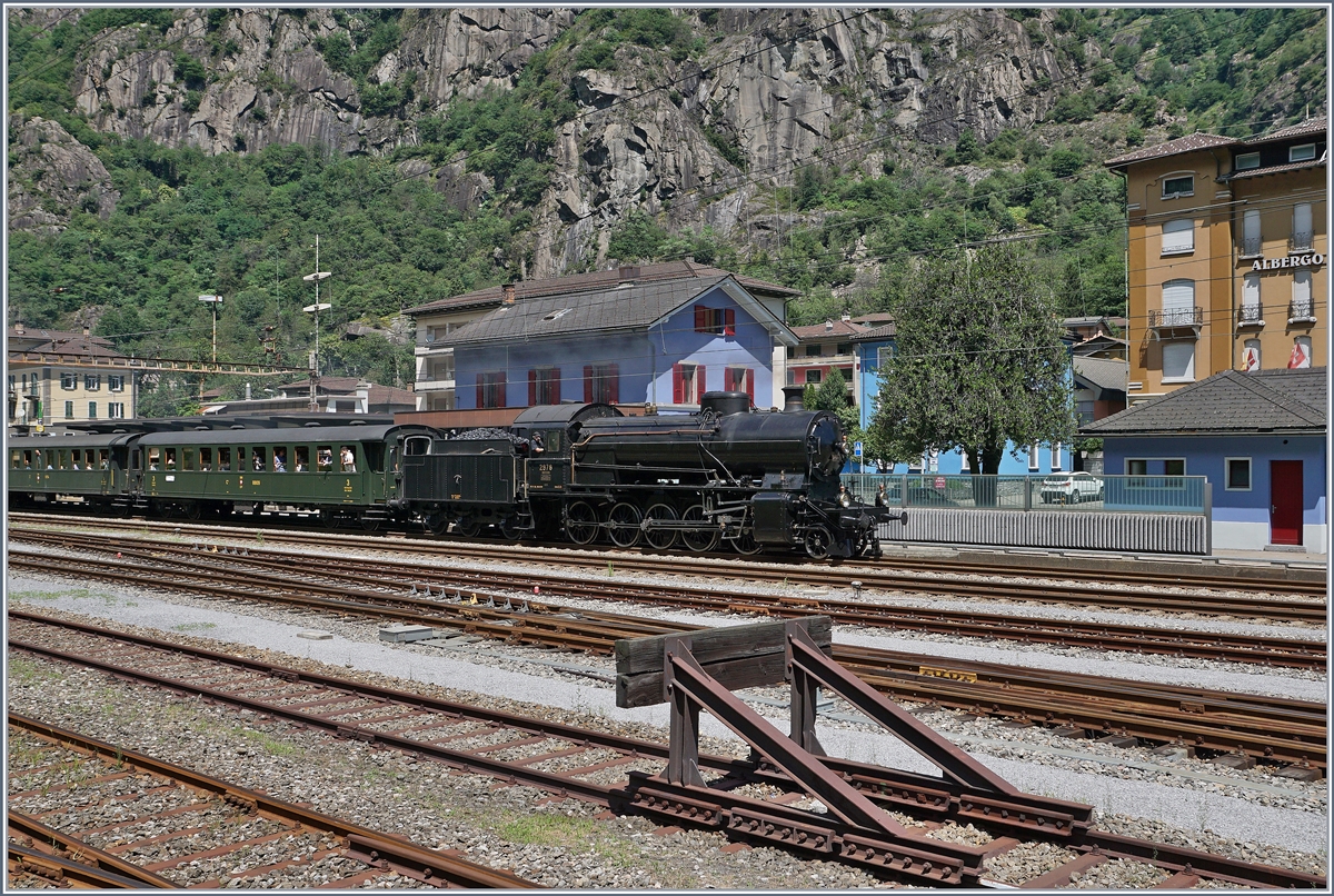 Die C 5/6 2978  Elefant  in Bodio.
28. Juli 2016