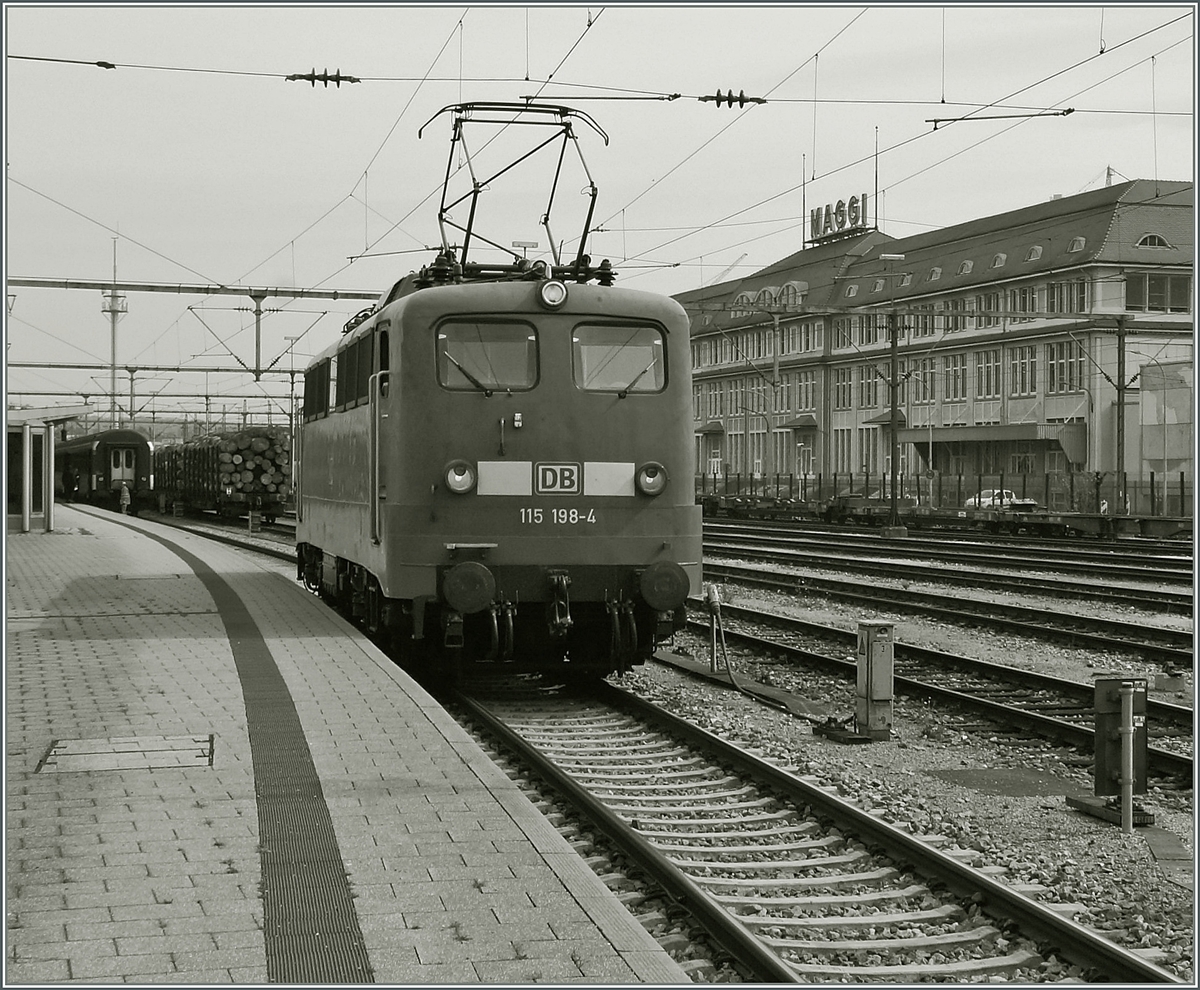 Die DB E 115 198-4 in Singen.
11. Sept. 2015