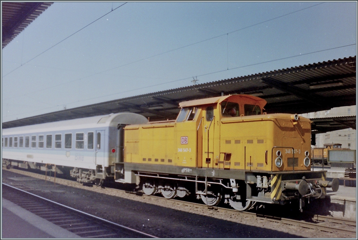 Die DR 346 547-3 stellt in Berlin Lichtenberg einen IR bereit. 

3. Mai 1994