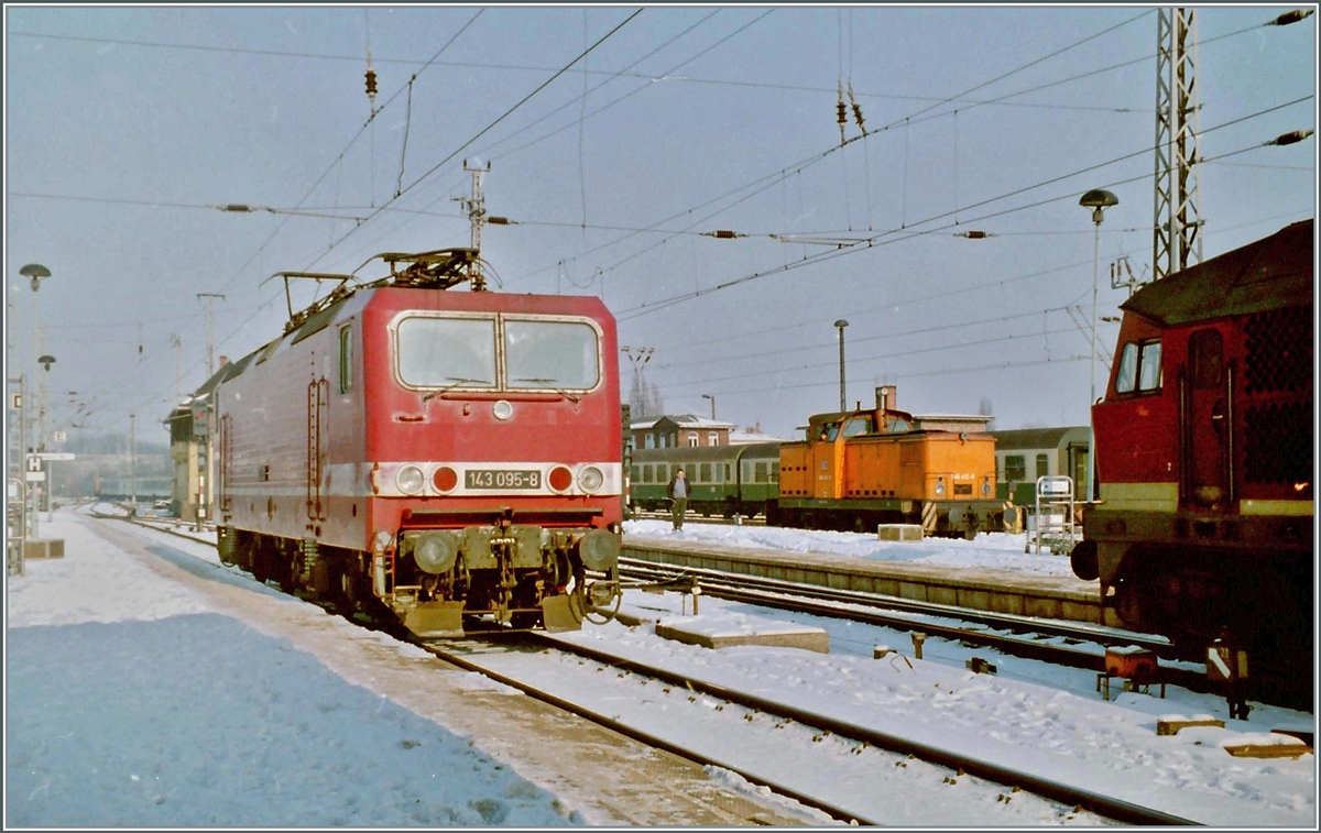 Die DR/DB 143 095-8 in Schwerin. 
Analog Bild.

9. Februar 1996


